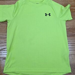 Boys small UA shirt Size S